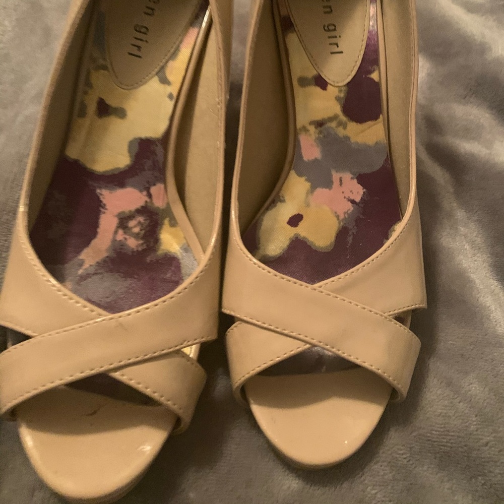 Steve Madden nude heels size 8